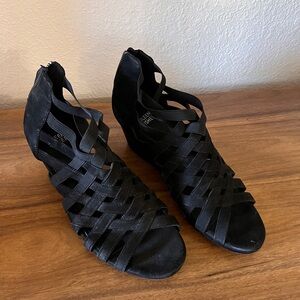 Eileen Fisher Size 8 Black Fara Nubuck 3” heel sandals